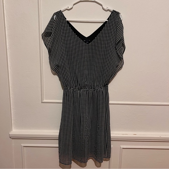 GAP Dresses & Skirts - *3/20* Gap Flutter Sleeve Mini Dress